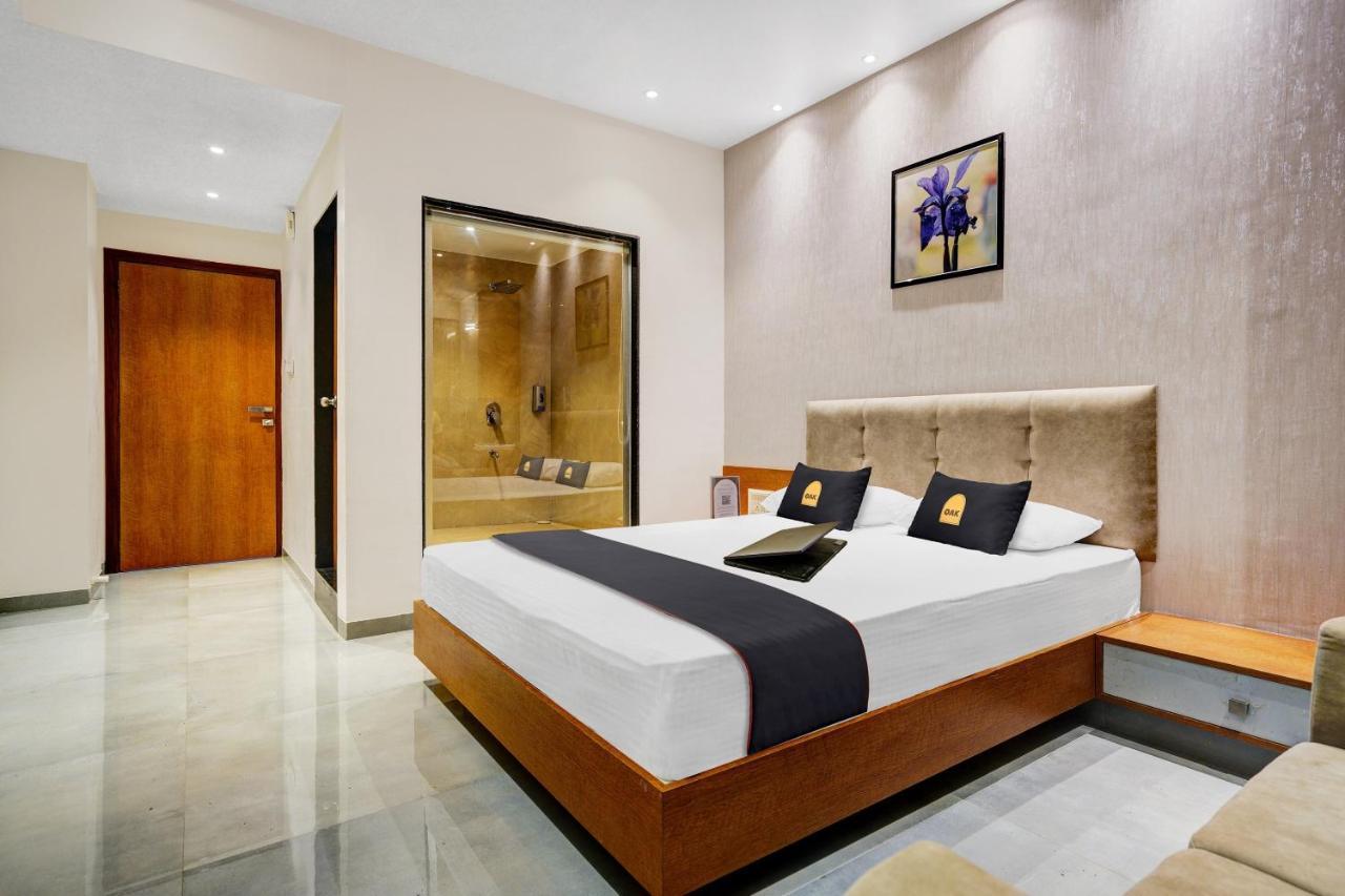 Townhouse Oak Hotel Vaibhav Surat Exterior foto