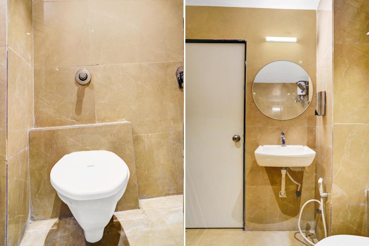 Townhouse Oak Hotel Vaibhav Surat Exterior foto